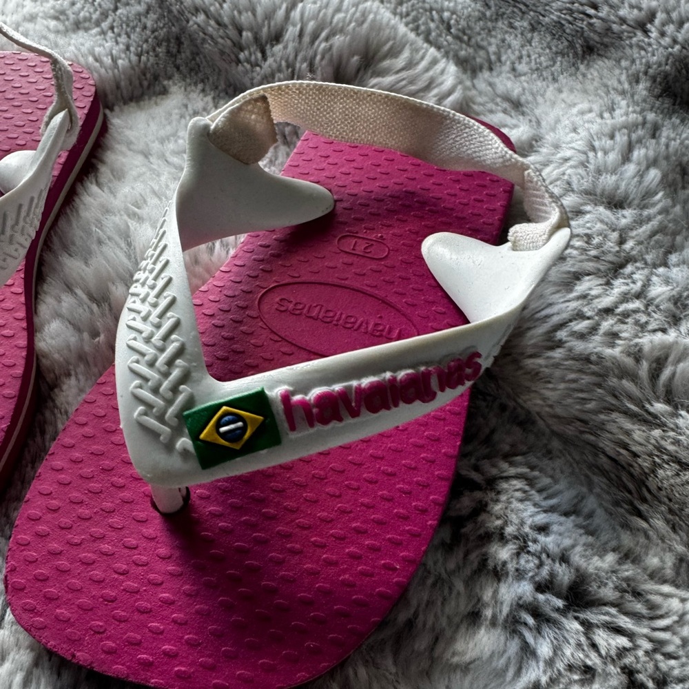Baby girl Havaianas flip flops pink and white